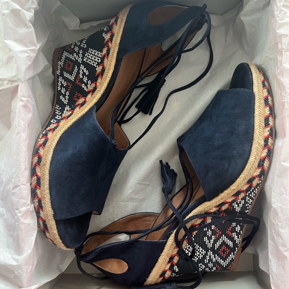 Cabi Classic Navy Isla Suede Wedge Women’s Size 10 - Picture 3 of 4